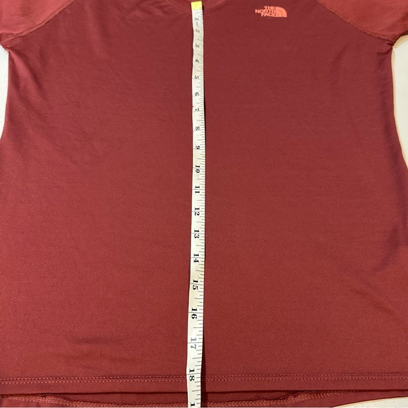 The North Face Women’s L Maroon Performance Tee - Picture 7 of 11